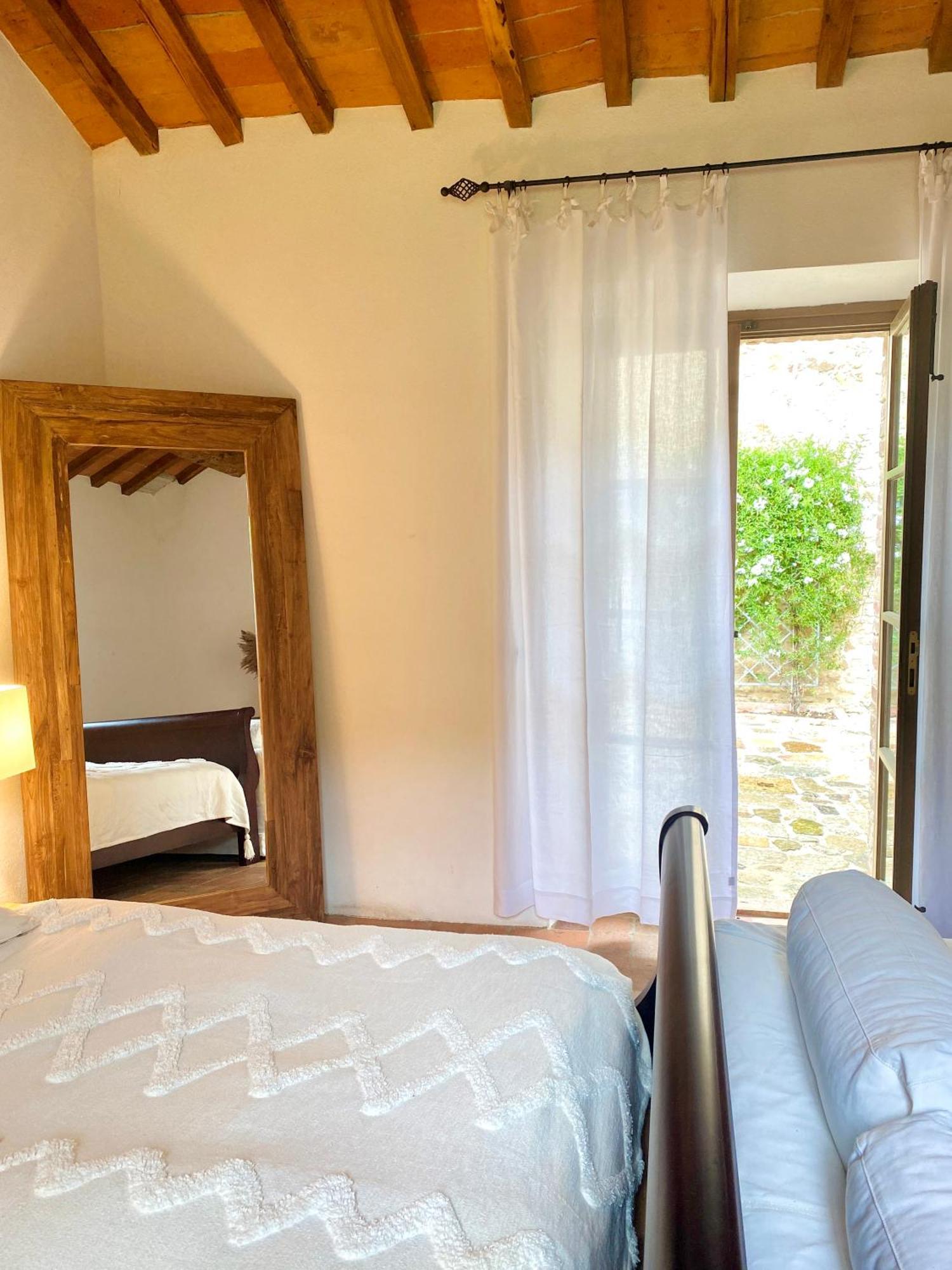 Abbadia Wine Relais Bed and Breakfast Montefollonico Exteriör bild